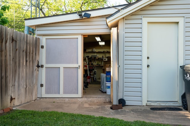 1501 W Crawford St W, Denison, TX 75020 - view of outdoor structure with an outbuilding and fence
