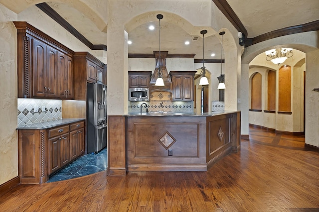1206 Genesis Dr, Mansfield, TX 76063 - kitchen featuring appliances with stainless steel finishes, crown molding, arched walkways, dark wood-style flooring, and backsplash