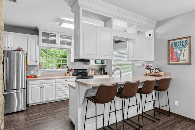 200 County Road 1574, Alba, TX 75410 - kitchen featuring a breakfast bar, freestanding refrigerator, light countertops, and black electric range