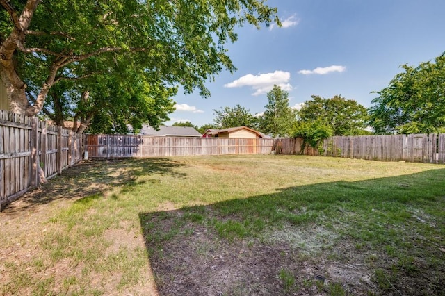 2210 Sheriff Dr, Grand Prairie, TX 75051 - view of yard