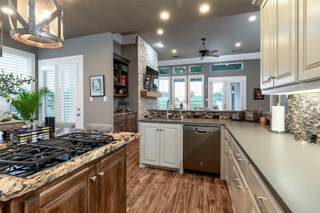 3528 Clubgate Dr, Fort Worth, TX 76137 - kitchen with a sink, black gas cooktop, dishwasher, ceiling fan, and backsplash