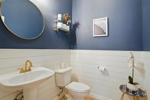 209 Odyssey Ln, Mansfield, TX 76063 - half bath featuring toilet, a sink, and a wainscoted wall