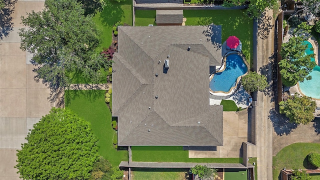drone / aerial view of a pool area