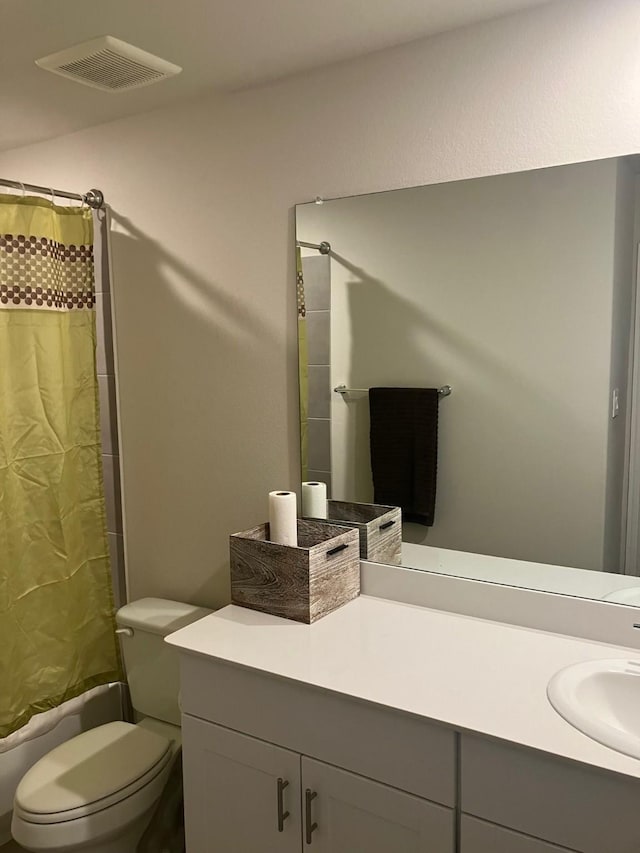 213 Irvin Dr, Royse City, TX 75189 - full bathroom featuring toilet, vanity, and shower / tub combo with curtain