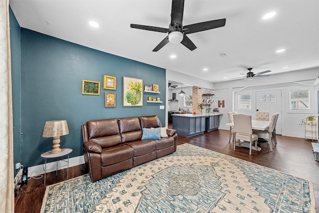 living area featuring a ceiling fan, dark wood-style flooring, baseboards, and recessed lighting