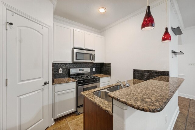 13336 Patito Pl Unit 7, Dallas, TX 75240 - kitchen with a sink, a peninsula, crown molding, decorative backsplash, and appliances with stainless steel finishes