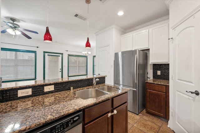 13336 Patito Pl Unit 7, Dallas, TX 75240 - kitchen featuring a sink, stainless steel appliances, white cabinets, visible vents, and decorative backsplash
