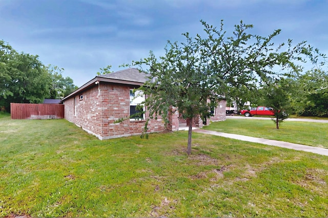 600 Saint Luke St, Terrell, TX 75160 - exterior space featuring a front yard, roof with shingles, brick siding, and fence