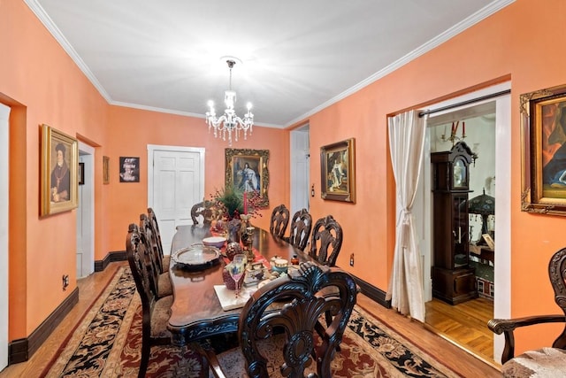 dining space featuring ornamental molding, light wood-style flooring, and a chandelier