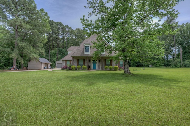 view of front of house featuring a front yard