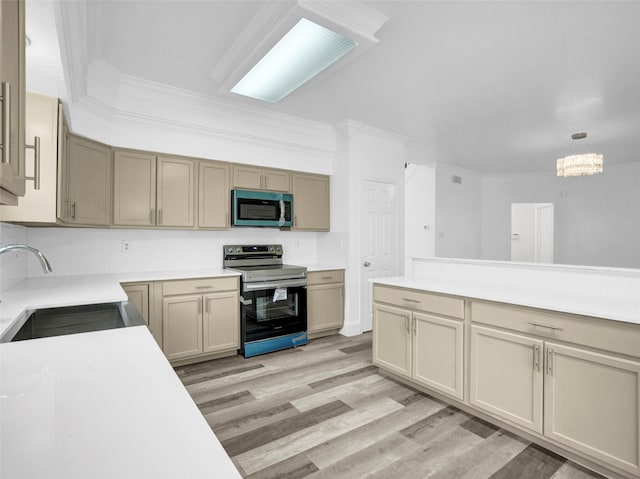 kitchen with a sink, appliances with stainless steel finishes, ornamental molding, light countertops, and light wood-style floors