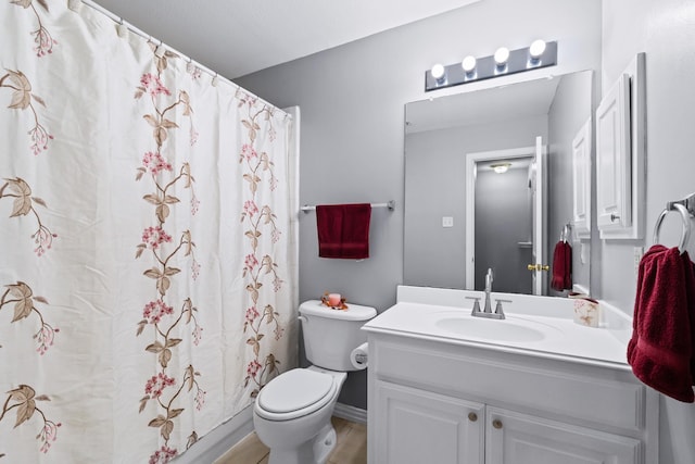 full bath featuring toilet, vanity, and a shower with curtain