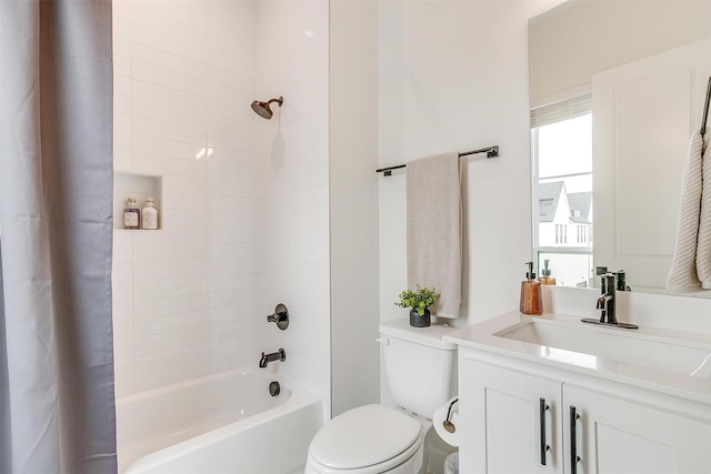 125 Vista Ln, Arlington, TX 76013 - full bath featuring toilet, shower / tub combo, and vanity