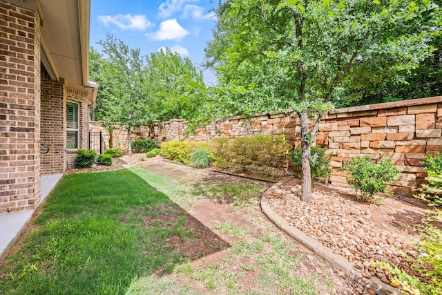 view of yard featuring fence