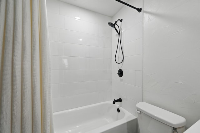 full bathroom featuring toilet and shower / tub combo with curtain