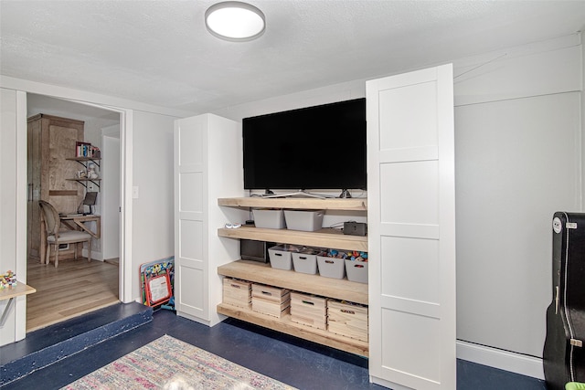 509 Oak St, Burleson, TX 76028 - view of closet