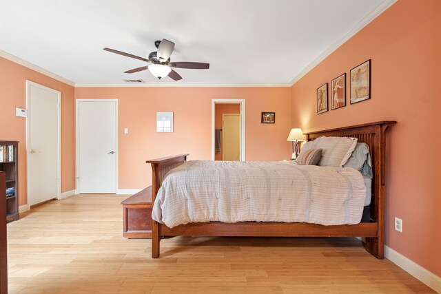 2177 Kessler Ct Unit 6, Dallas, TX 75208 - bedroom featuring light wood-type flooring, crown molding, visible vents, and baseboards