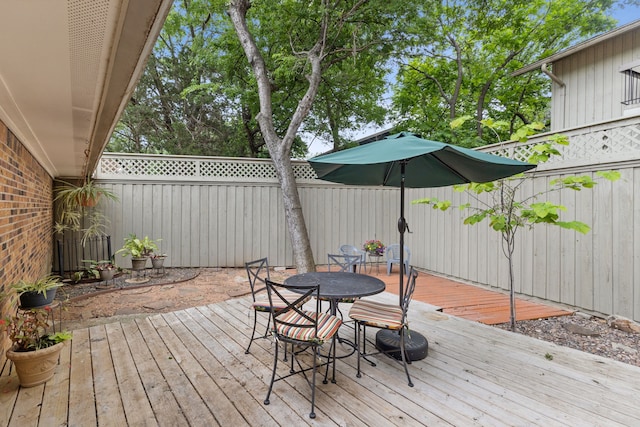 2177 Kessler Ct Unit 6, Dallas, TX 75208 - deck featuring fence and outdoor dining space