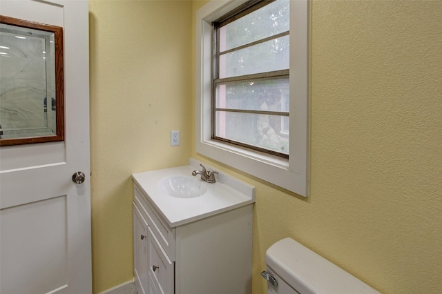2000 Standifer St, Fort Worth, TX 76164 - half bath featuring vanity and a textured wall