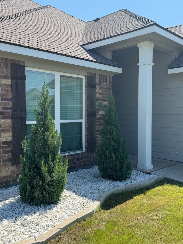 property entrance featuring roof with shingles