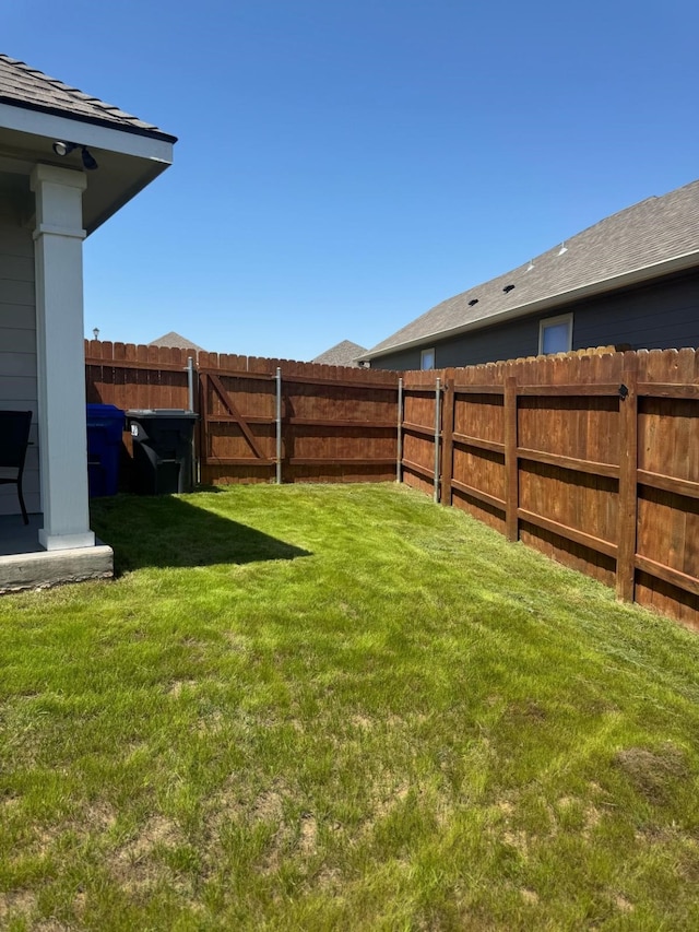 view of yard featuring a fenced backyard