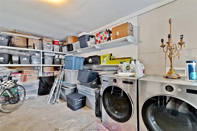 337 S Dobson St, Burleson, TX 76028 - laundry room featuring washer and clothes dryer