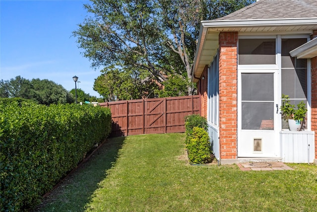 3811 Maywood Dr, Carrollton, TX 75007 - view of yard