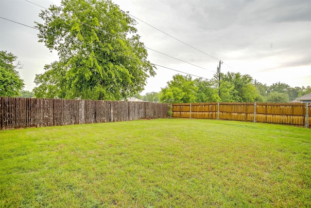 view of yard featuring a fenced backyard