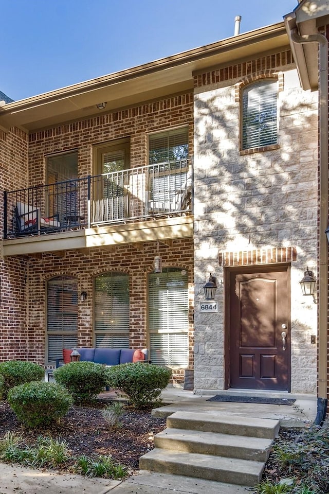 6844 Massa Ln, Frisco, TX 75034 - view of front facade featuring brick siding and a balcony