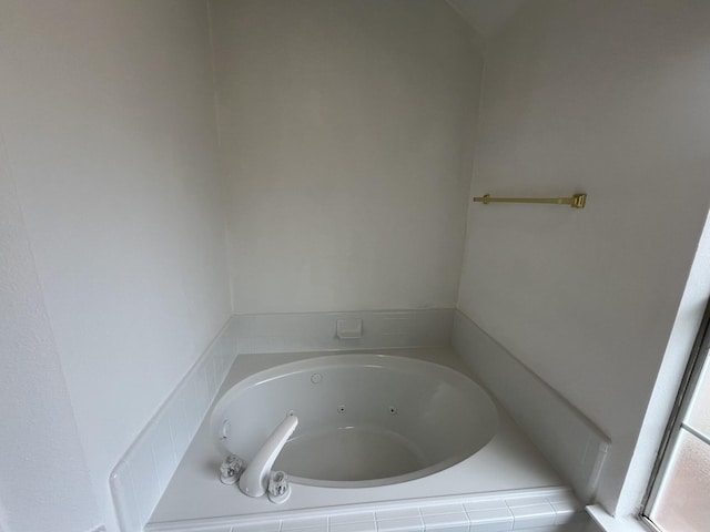 7636 Arbor Ridge Ct, Fort Worth, TX 76112 - bathroom featuring a tub with jets