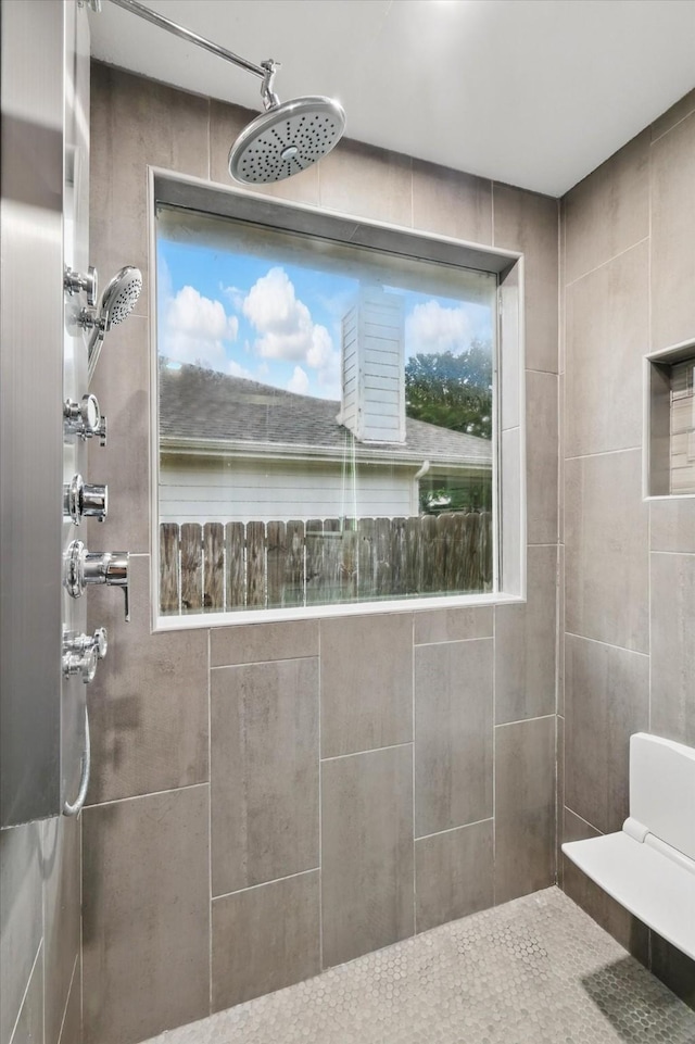 bathroom featuring tiled shower