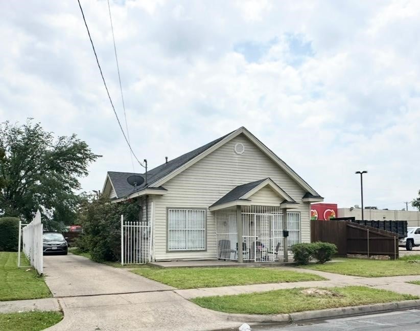 bungalow with fence