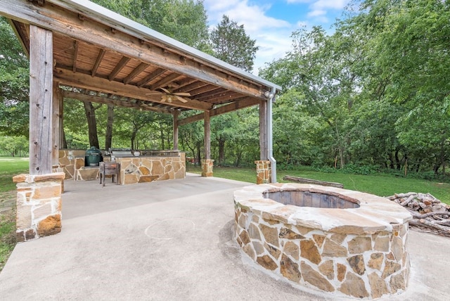 view of patio featuring a fire pit