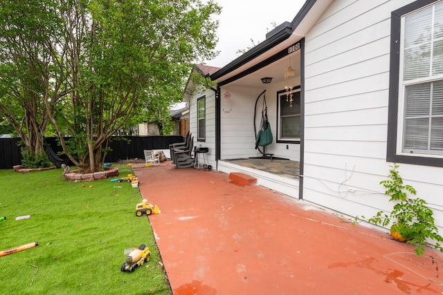 1100 Hillburn Dr, Dallas, TX 75217 - view of patio / terrace with fence
