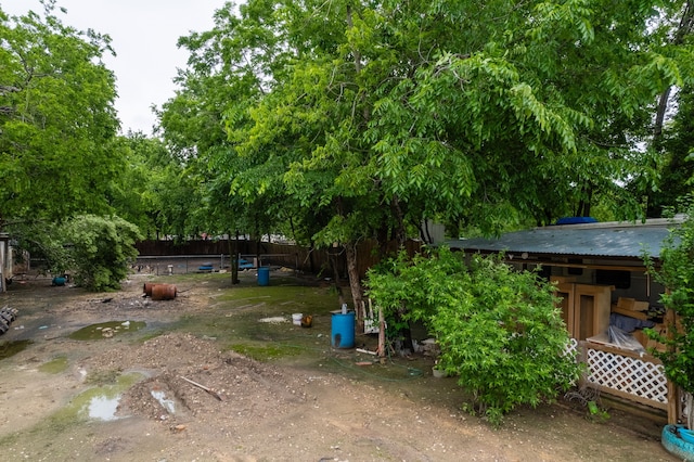1100 Hillburn Dr, Dallas, TX 75217 - view of yard with fence