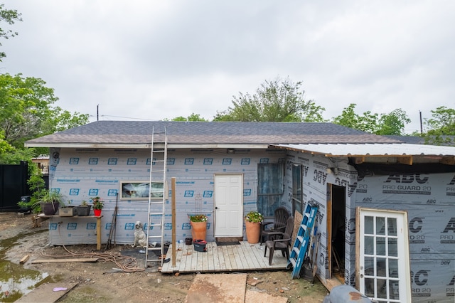 1100 Hillburn Dr, Dallas, TX 75217 - rear view of house featuring roof with shingles