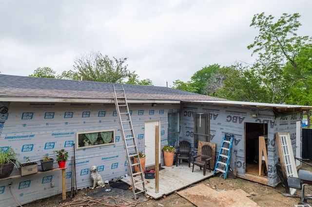 1100 Hillburn Dr, Dallas, TX 75217 - back of house with roof with shingles