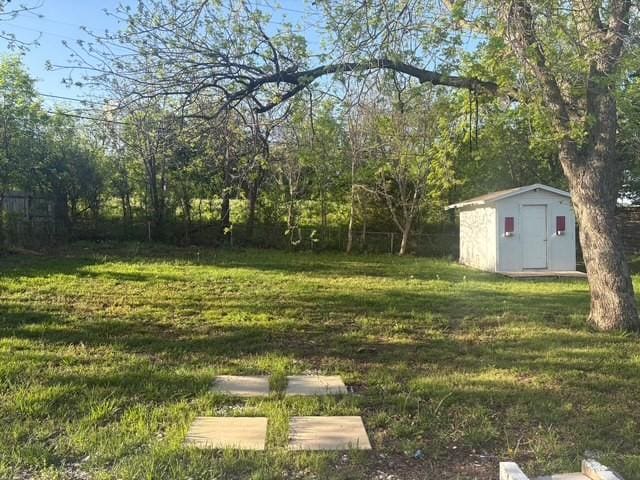 view of yard with an outdoor structure and a shed