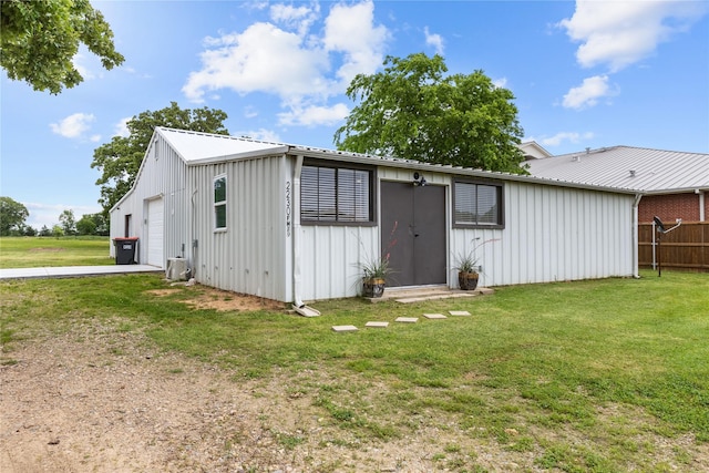 2230 Farm Road 79, Paris, TX 75460 - view of outdoor structure featuring cooling unit, an outdoor structure, driveway, and fence