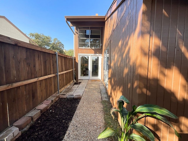 9434 Chimney Corner Ln, Dallas, TX 75243 - view of side of property featuring fence
