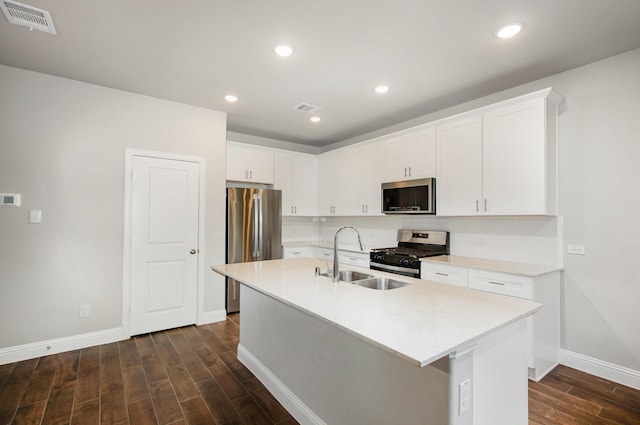 627 Rain Barrel Pl, Weston, TX 75009 - kitchen with a sink, stainless steel appliances, dark wood finished floors, visible vents, and baseboards