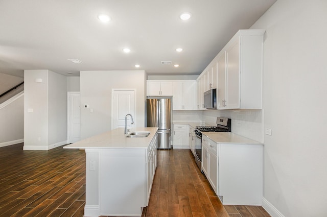 627 Rain Barrel Pl, Weston, TX 75009 - kitchen featuring a sink, stainless steel appliances, a kitchen island with sink, dark wood-style flooring, and light countertops