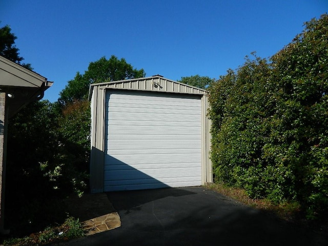 7249 Peden Rd, Azle, TX 76020 - detached garage with driveway