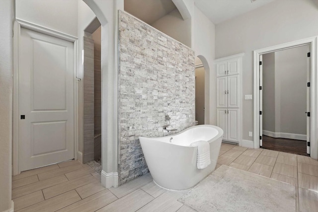 120 Quiet Hill Cir, Copper Canyon, TX 76226 - full bathroom featuring a soaking tub and wood tiled floors