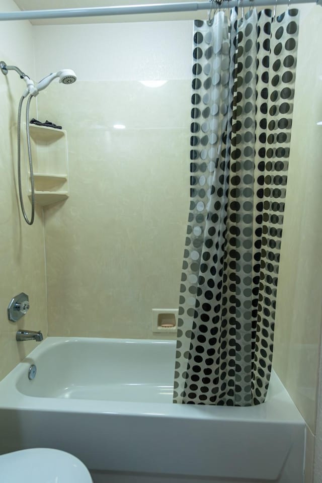 2100 Albert Broadfoot, Bonham, TX 75418 - full bathroom with toilet and shower / bathtub combination with curtain