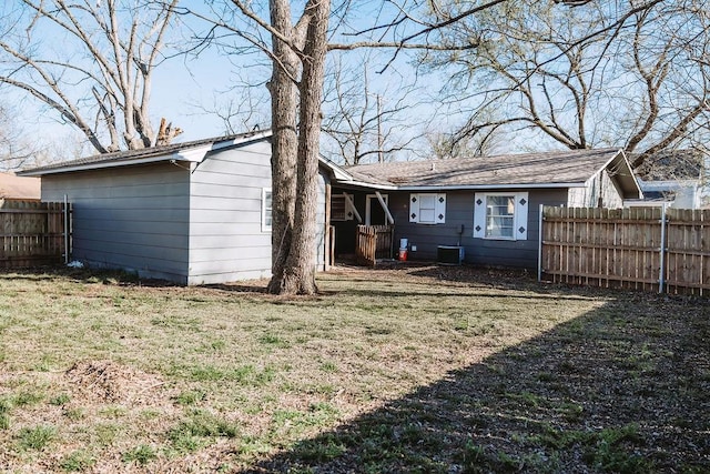 521 E 8th St, Bonham, TX 75418 - back of house featuring a yard and fence