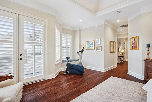 workout room featuring baseboards, visible vents, recessed lighting, and wood finished floors