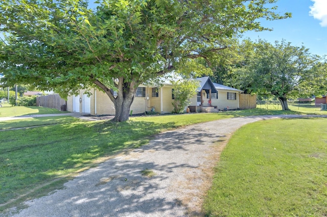 1601 E Bankhead Dr, Weatherford, TX 76086 - view of front of house featuring driveway