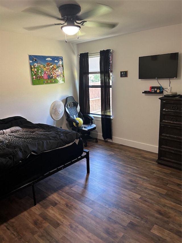2631 Fish Tank Rd, Corsicana, TX 75110 - bedroom featuring wood finished floors, baseboards, and ceiling fan