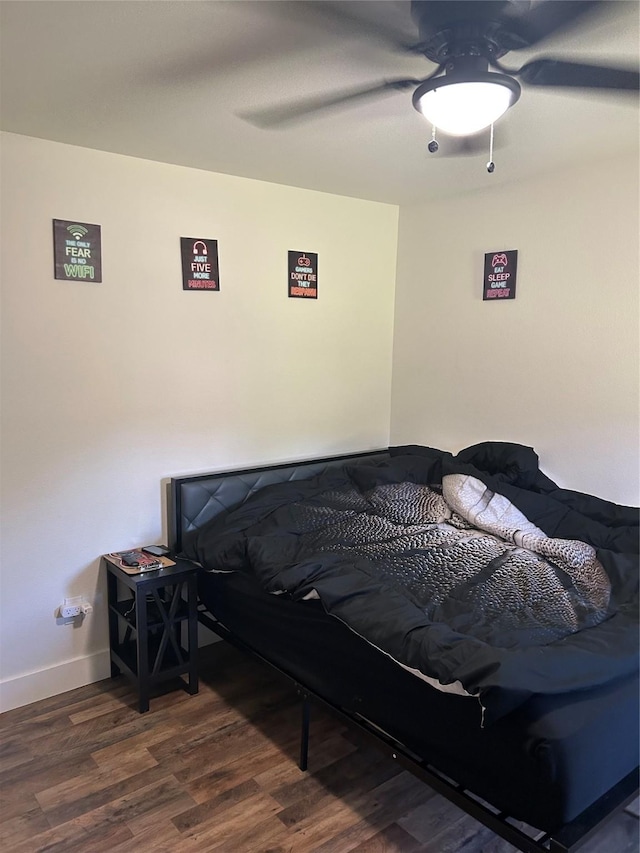 2631 Fish Tank Rd, Corsicana, TX 75110 - bedroom featuring wood finished floors, baseboards, and a ceiling fan